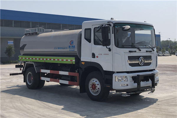 國(guó)六東風(fēng)多利卡護(hù)欄清洗車(chē)